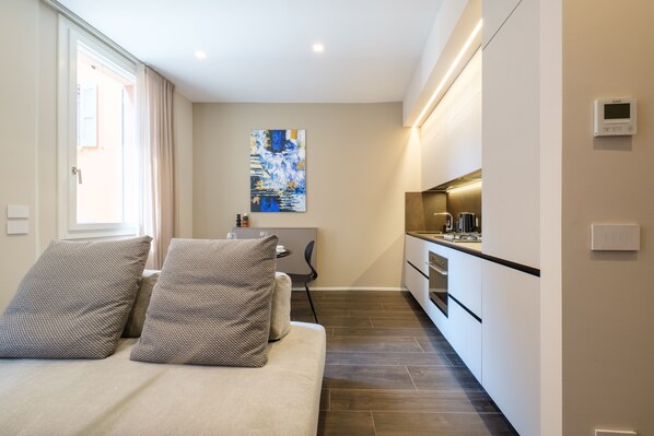 Appartement | Aire de séjour | Téléviseur connecté de 55 po avec télévision par satellite, téléviseur