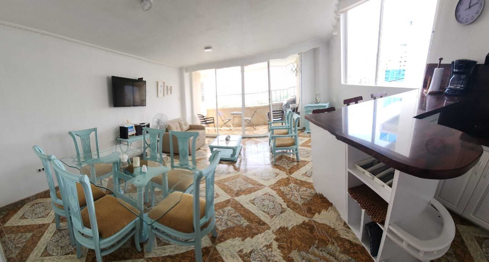 Apartamento con Vista de Ensueño a Pasos de la Playa!