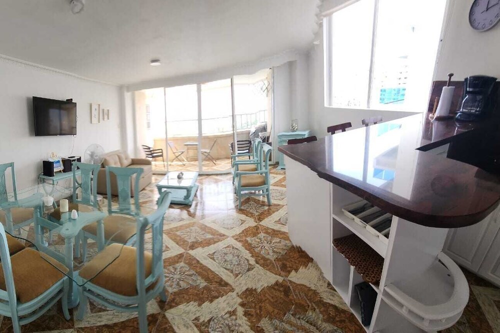 Apartamento con Vista de Ensueño a Pasos de la Playa!