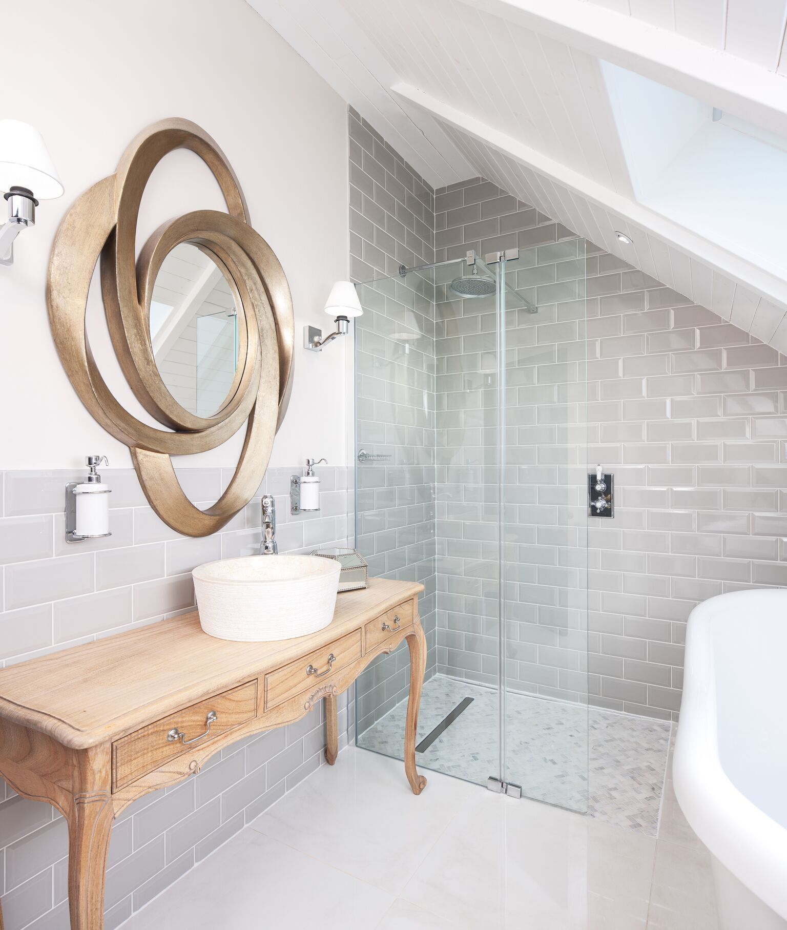 House, Multiple Beds | Bathroom | Separate bathtub and shower, deep-soaking bathtub, hair dryer, towels