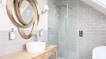 House, Multiple Beds | Bathroom | Separate bathtub and shower, deep-soaking bathtub, hair dryer, towels