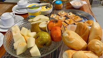 Sudah termasuk sarapan prasmanan setiap hari