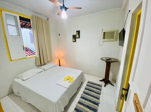 Hypo-allergenic bedding, individually decorated, iron/ironing board - Pousada do Beco (Caravelas)
