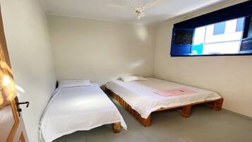 Triple Room With External Bathroom | Allergitestade sängkläder och individuell inredning