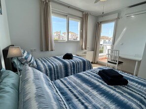 4 bedrooms, iron/ironing board, WiFi, bed sheets - Villa with private pool & jacuzzi - CA27LT (Torre-Pacheco)