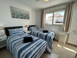 4 bedrooms, iron/ironing board, WiFi, bed sheets