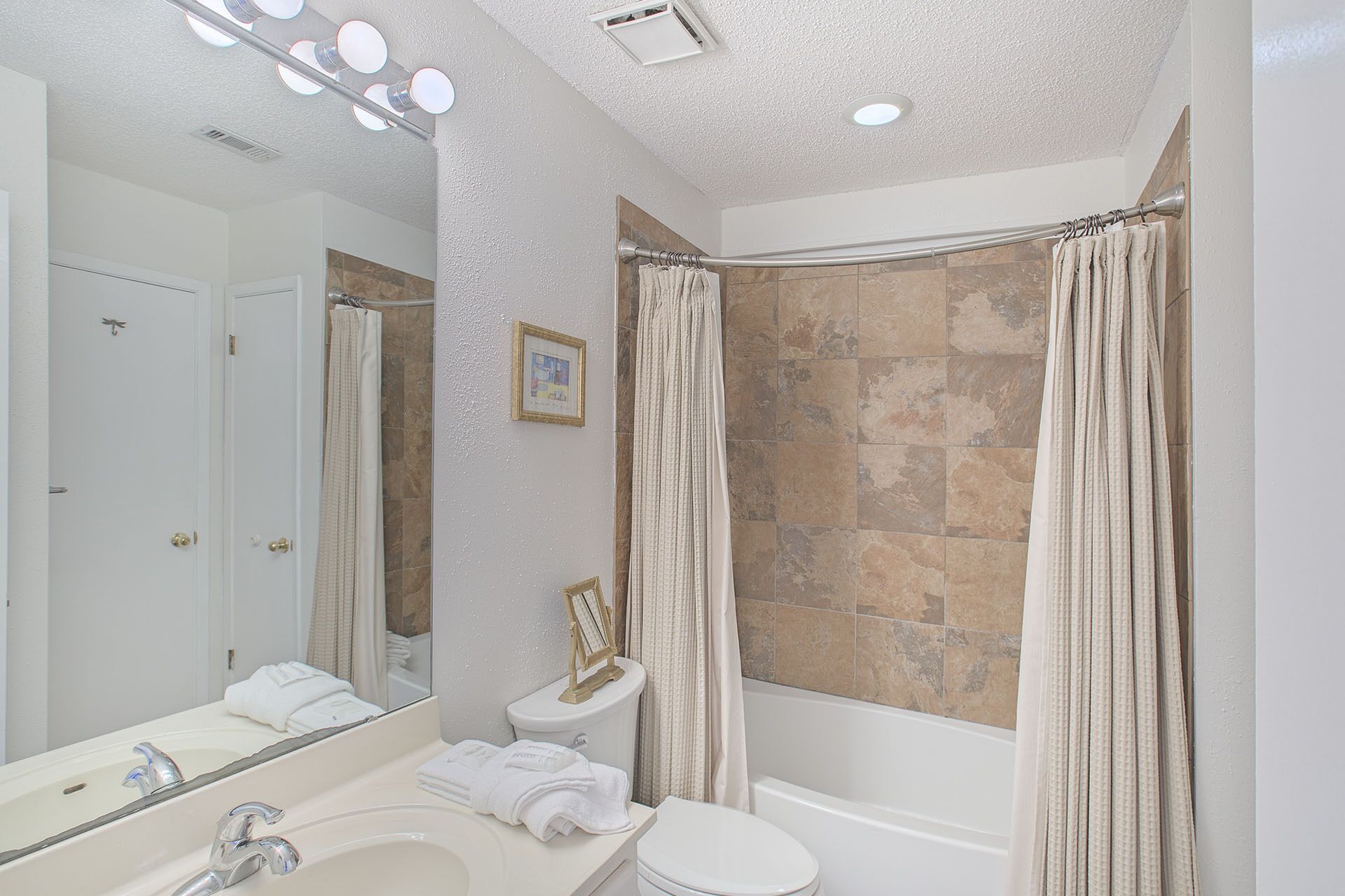 Sea Haunts 3C - Gulf Front, Great Views, Community Pool + Hot Tub, 30A!