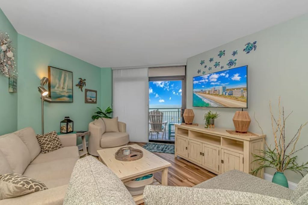 Modern Chic KING w/Breathtaking Sunrise Views!