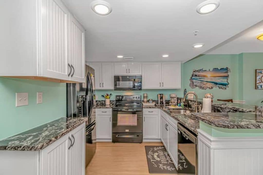 Modern Chic KING w/Breathtaking Sunrise Views!