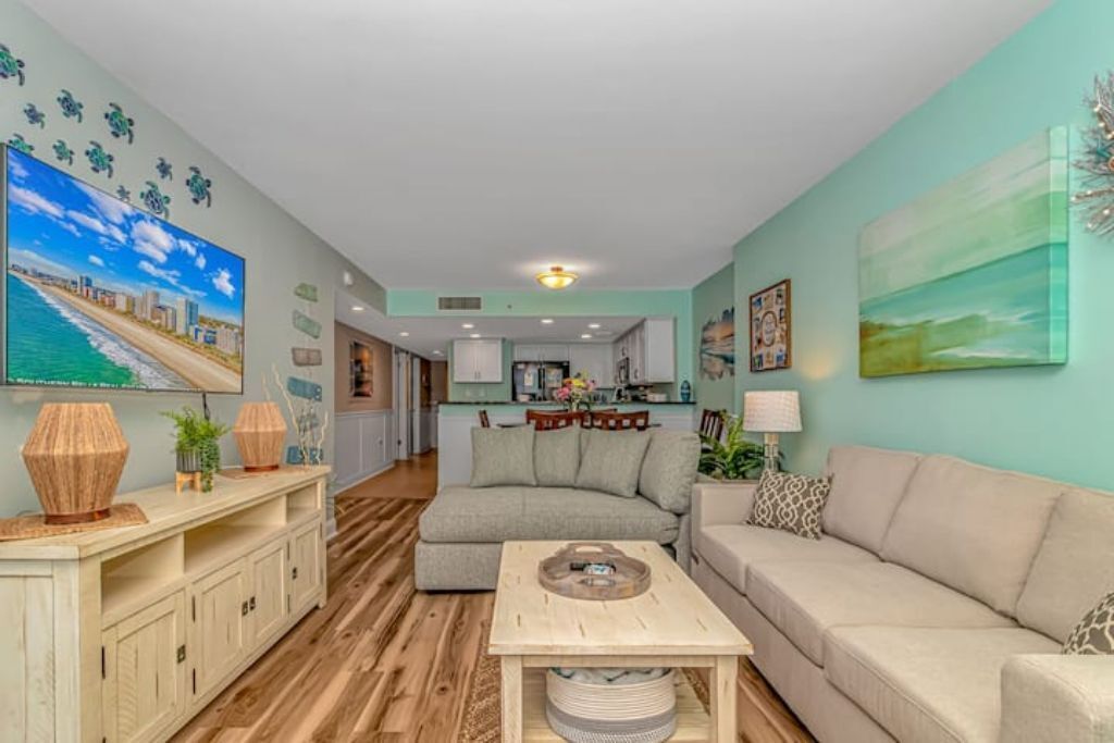 Modern Chic KING w/Breathtaking Sunrise Views!