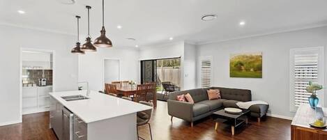 Fernseher, Stereoanlage