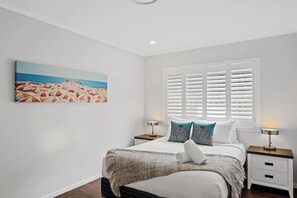 3 makuuhuonetta, silitysrauta/-lauta, Wi-Fi, vuodevaatteet