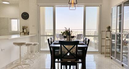 Roomy 4BR Bayit VeGan sunny 180 view balcony Apt