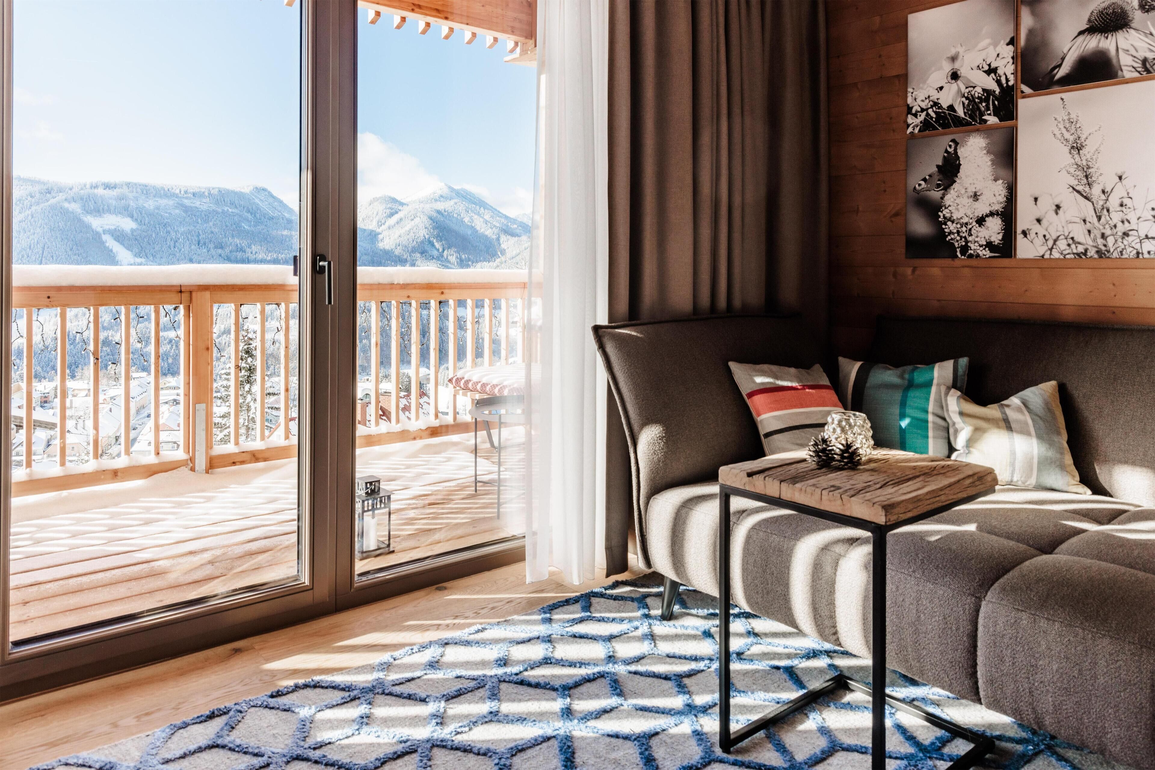 Egyptian cotton sheets, premium bedding, down comforters, minibar