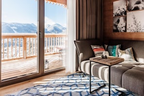 Egyptian cotton sheets, premium bedding, down comforters, minibar - Hideaway Hotel Montestyria Chalets & Suiten (Mariazell)