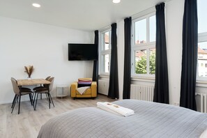 Deluxe Studio