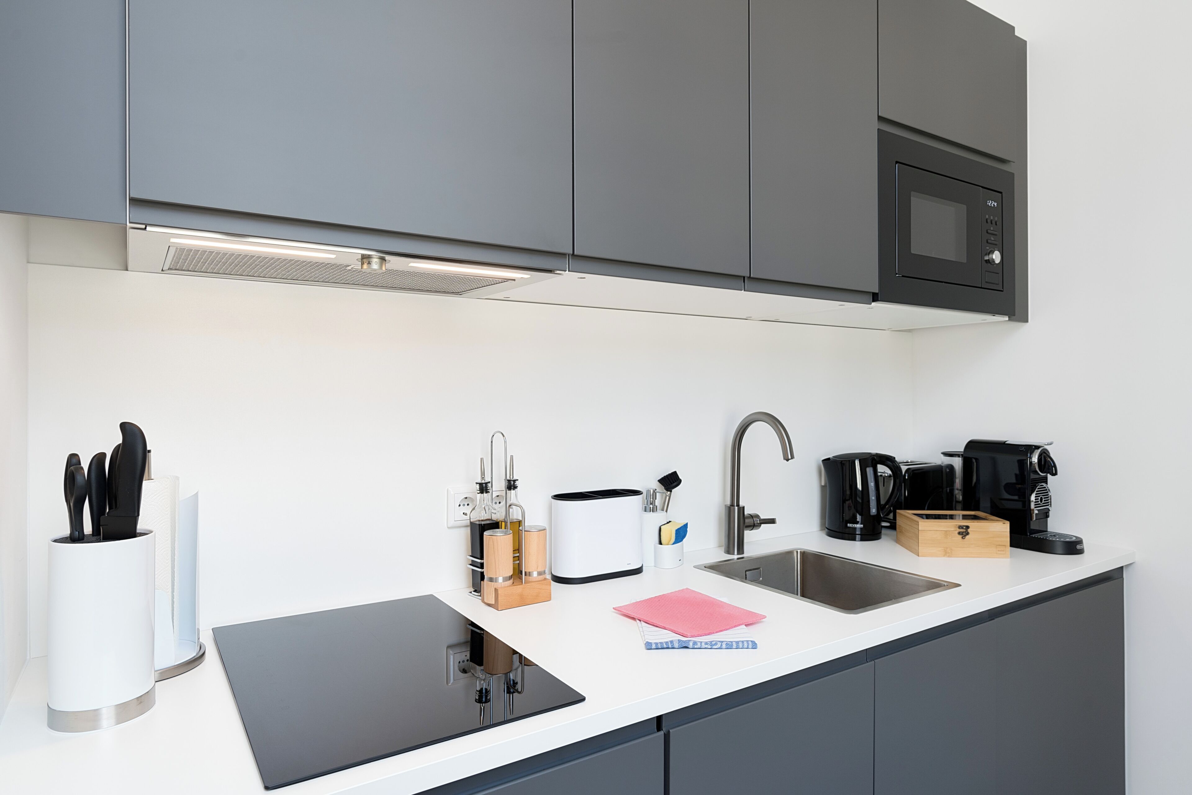 Design-studiolejlighed | Privat køkken | Espressomaskine, kaffe-/temaskine, køleskab, mikrobølgeovn