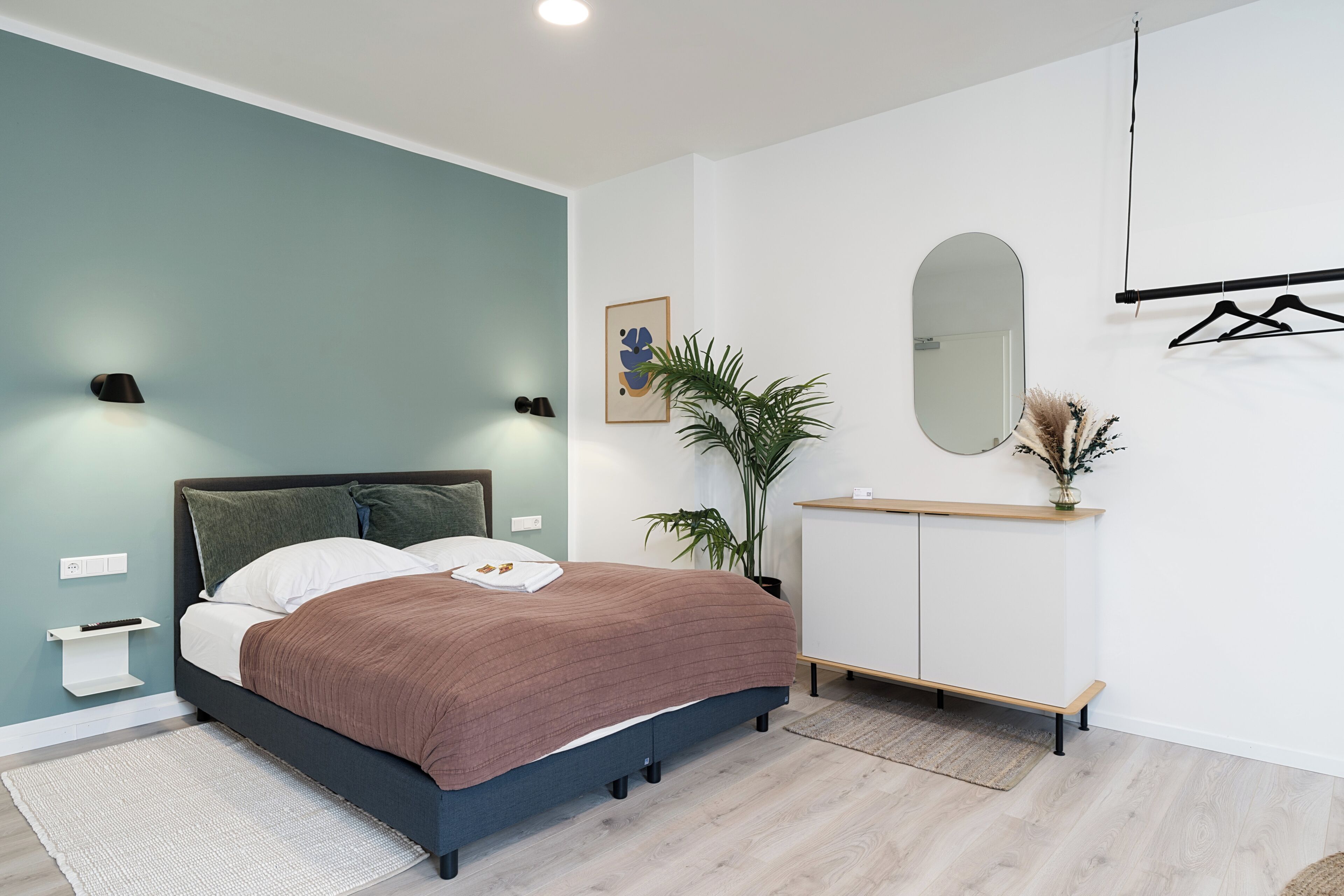 Monolocale Deluxe | Area soggiorno | Smart TV 42 pollici con canali digitali, TV, Netflix
