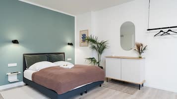 Deluxe-Studio | Wohnbereich | 42-Zoll-Smart-TV mit Digitalempfang, Fernseher, Netflix