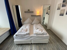 Apartment | WiFi (free), bed sheets