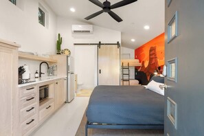 1 bedroom, desk, WiFi, bed sheets