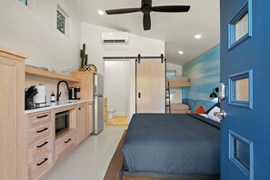 1 bedroom, desk, iron/ironing board, WiFi