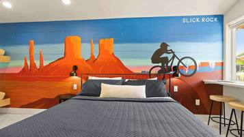 1 bedroom, desk, WiFi, bed sheets