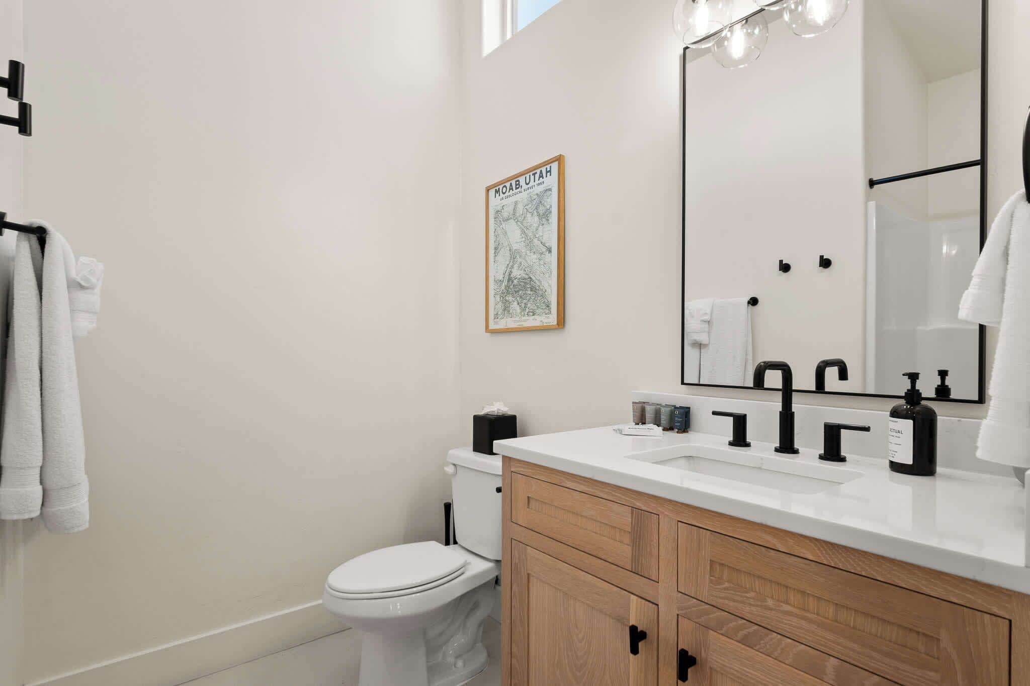 Een douche, een haardroger, handdoeken