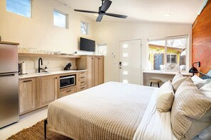 1 bedroom, desk, WiFi, bed sheets