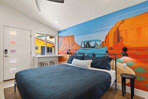 1 bedroom, desk, WiFi, bed sheets