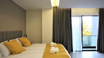 Estudio Deluxe | Caja de seguridad en la habitación y escritorio