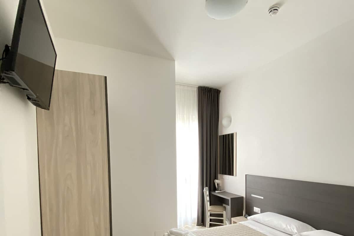 Standard Double Room, 1 Double Bed | In-room safe, free WiFi