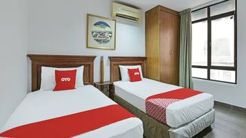 1 bedroom, bed sheets