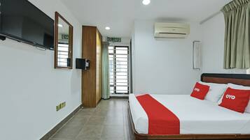 1 bedroom, bed sheets