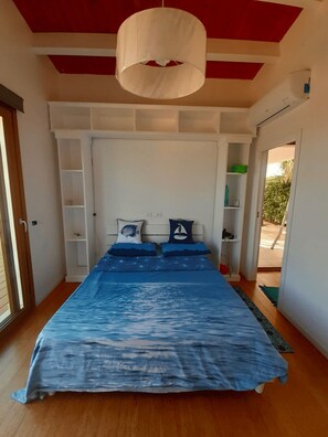 2 bedrooms, free WiFi, bed sheets - Sea Cottage (Sicilia)
