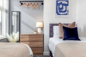 2 chambres, fer et planche à repasser, Wi-Fi, draps fournis