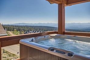 Deluxe Condo | Terrace/patio - The Crescent by Okanagan Premier (Beaverdell)