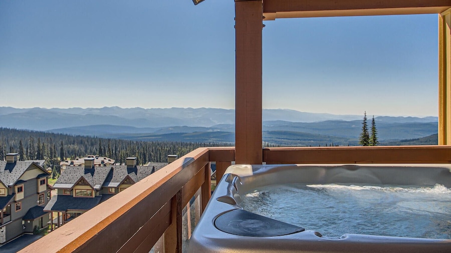 The Crescent by Okanagan Premier