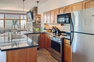 Refrigerador, horno, placa de cocina, lavavajillas