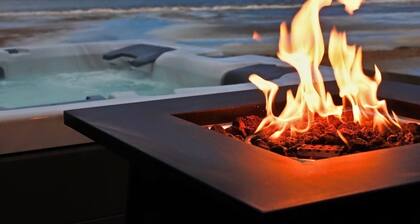 HotTub, Premium Beach Access, BBQ, Natural Fire Place, FirePit, 1hr from Lambeau