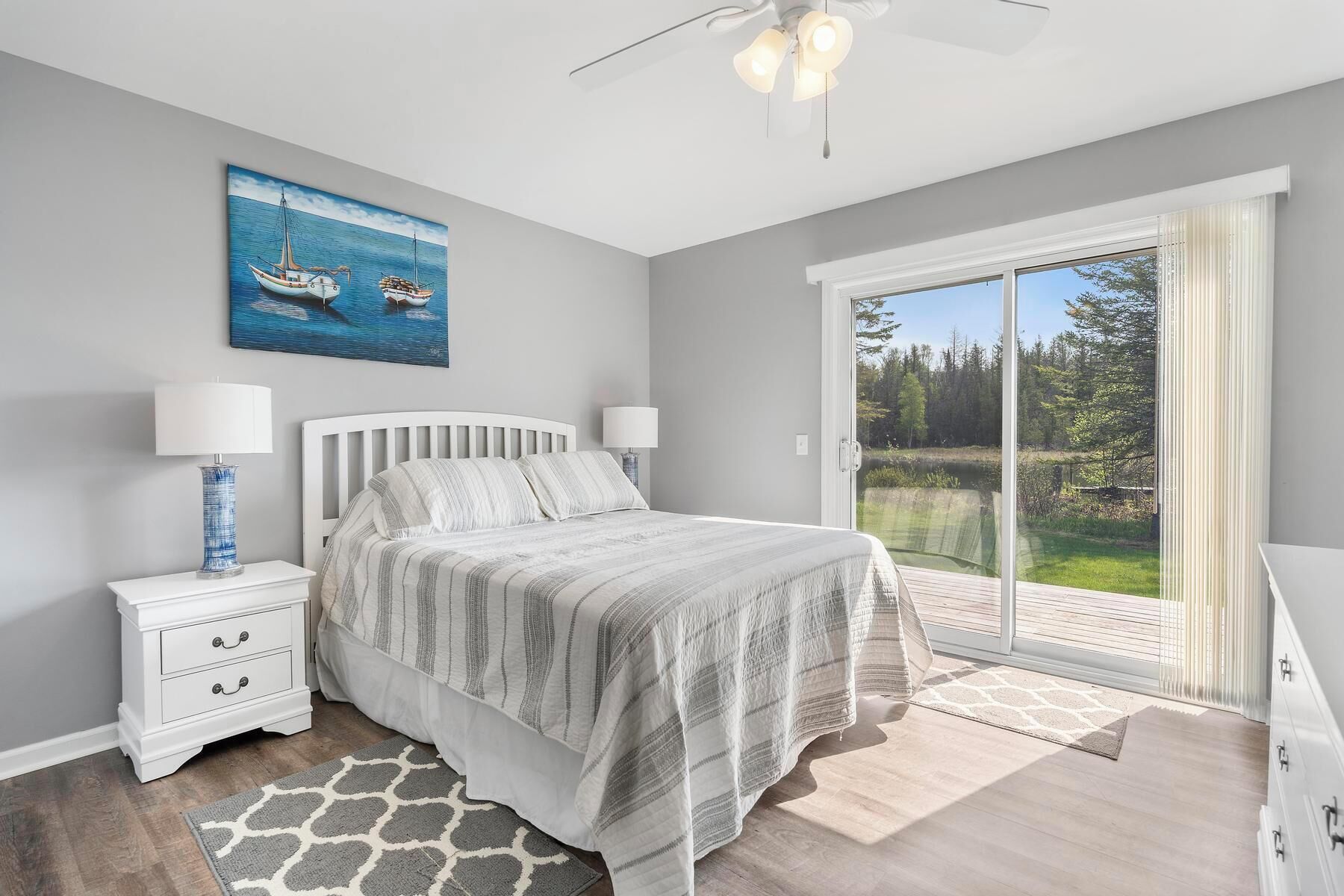 3 bedrooms, internet, bed sheets