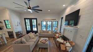 Living area - Willet on Kinnakeet - CAPE FEAR STATION GEM (Bald Head Island)