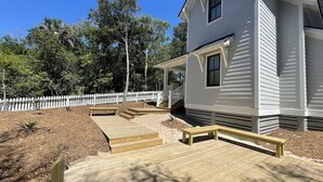 Terrace/patio - Willet on Kinnakeet - CAPE FEAR STATION GEM (Bald Head Island)