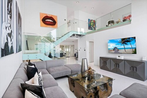 Modern SoBe Mansion with Poolside Cabana