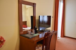 En 32-tommers LCD-TV med førsteklasses TV-kanaler samt TV