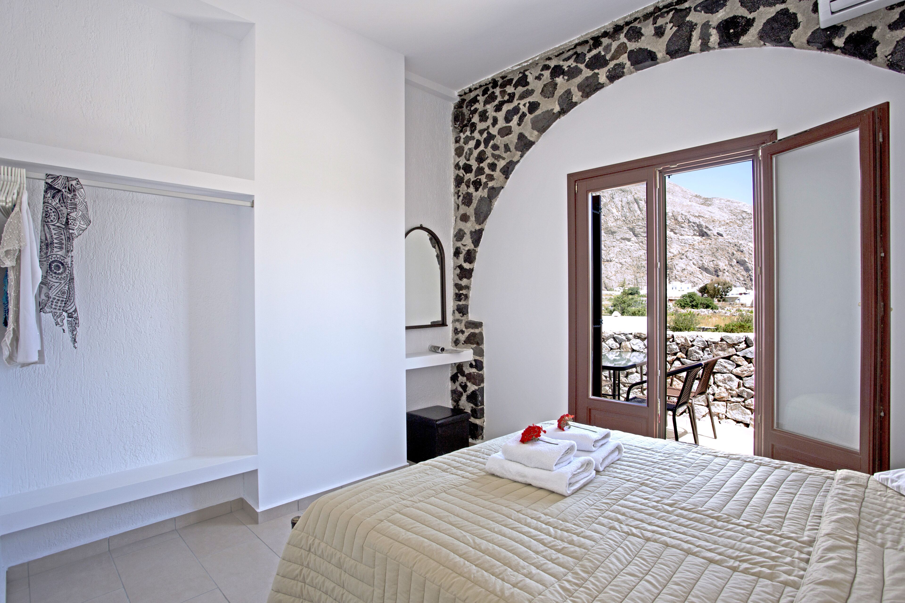 One bedroom apartment with free car rental