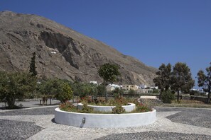 Property grounds - One bedroom apartment with free car rental (Heated Pool) (Περίσσα)