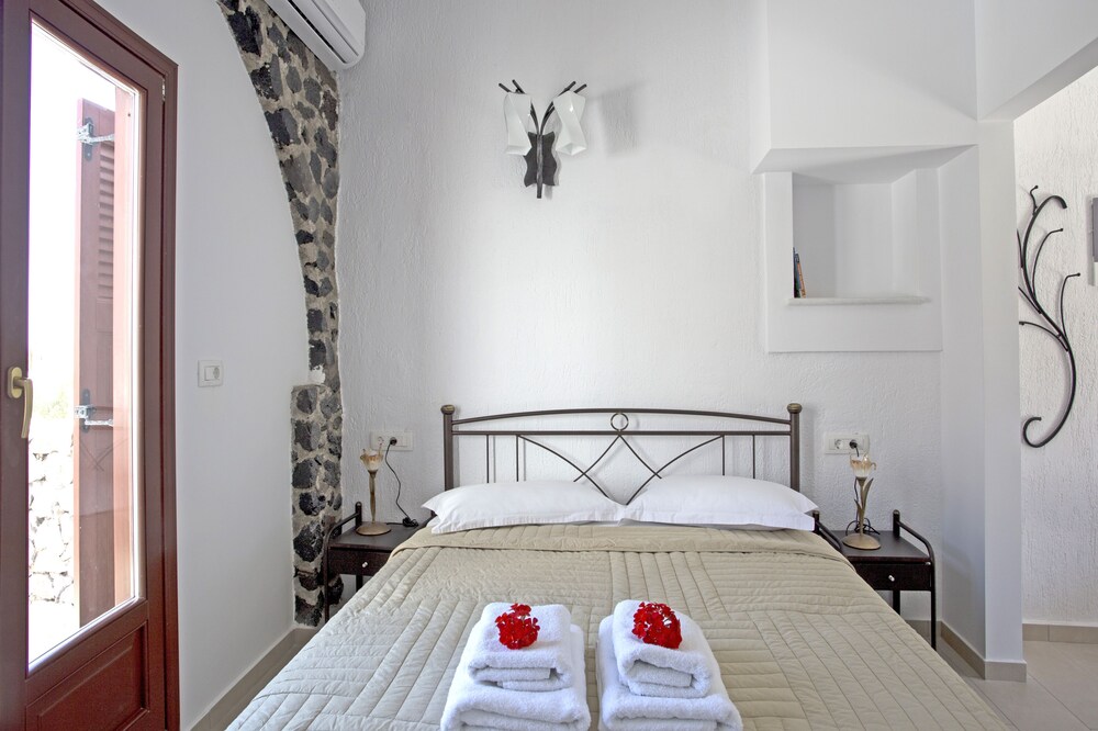 One bedroom apartment with free car rental