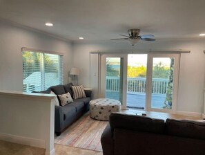 Living area - Beautiful views of the Santa Rosa Sound! (Navarre)