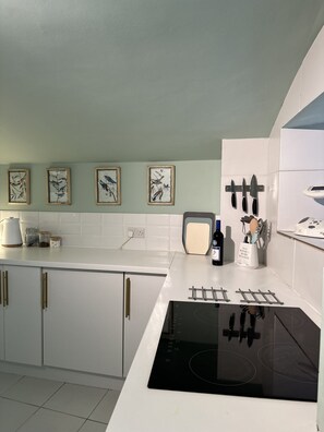 Classic Apartment, Private Bathroom | Shared kitchen